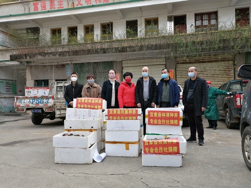 “爱心蘑菇”捐赠现场.jpg