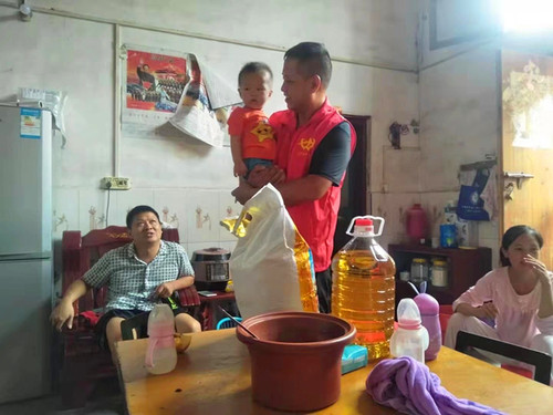 里图——荣登红榜不忘初心  爱心助困继续前行.jpg