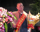 中国好人
袁贤光