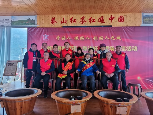 左一：范林喜；左二：李常水；左三：陈远辉；左四：熊家龙_副本.jpg